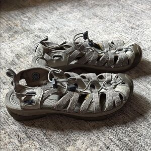 Keen Gray outdoor Sandals - women’s size 7.5 - great condition - hard toe